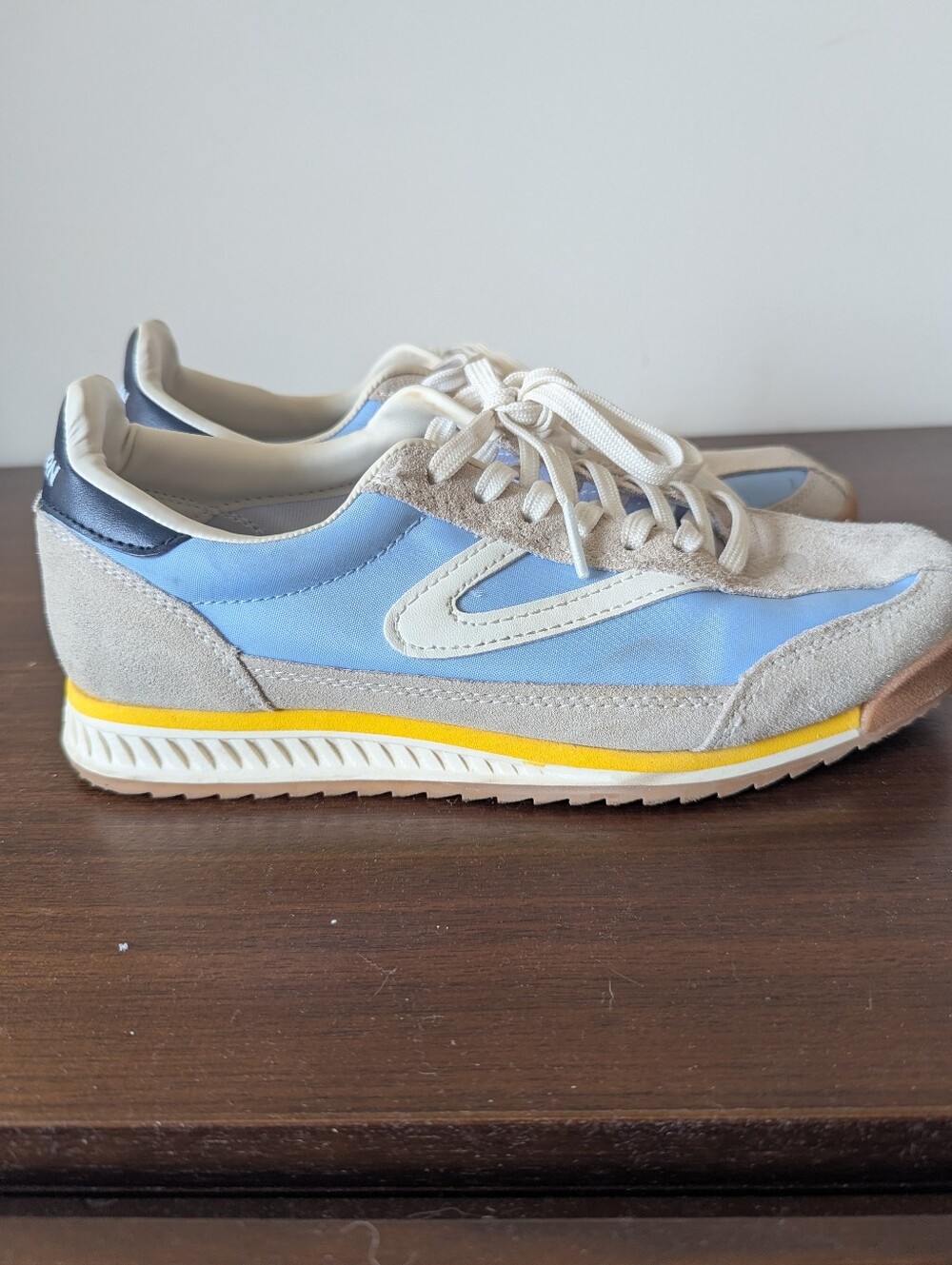 Light Blue And Gray tretorns Worn 2 X. Excellent Condition. Size 6 Women's. - Picture 3 of 6